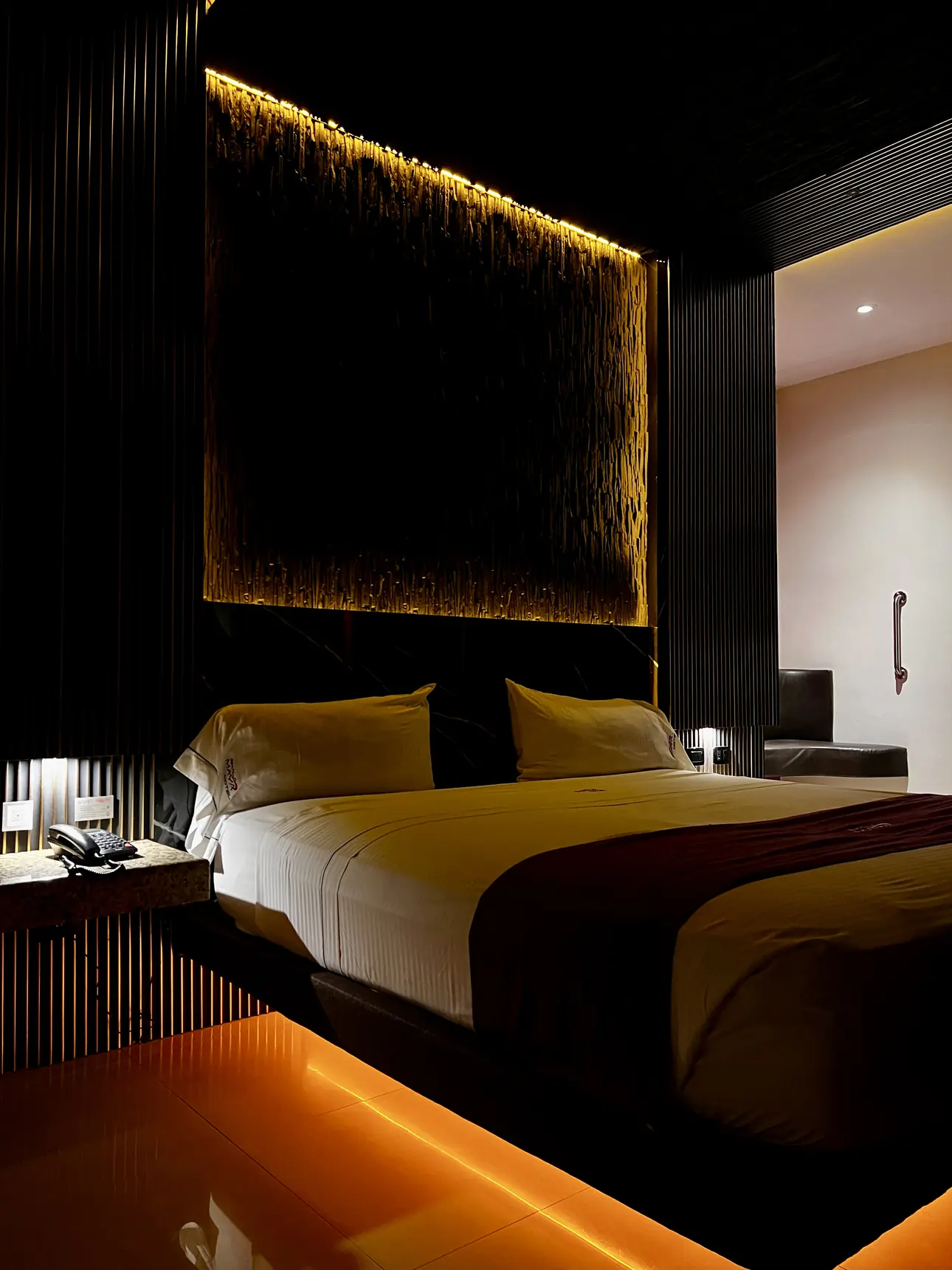 Luxury Suite, estilo Dorada